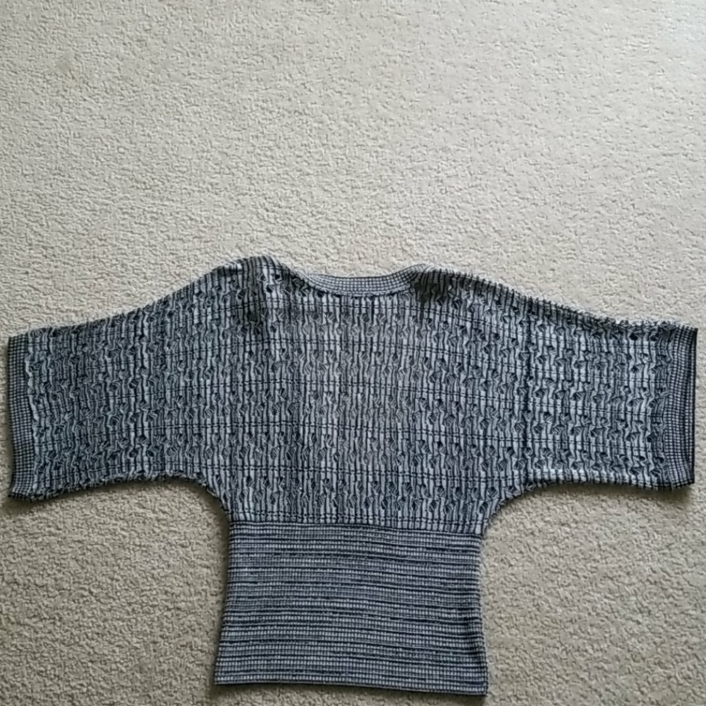 A Cute Gray & Black Deep V Sweater - Picture 2 of 9